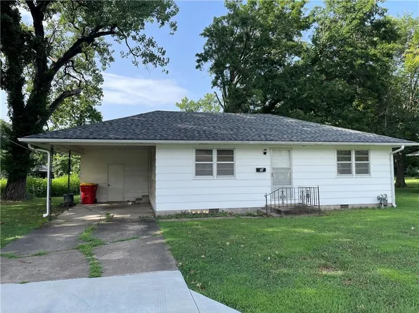101 W Druart St, Frontenac, KS 66763