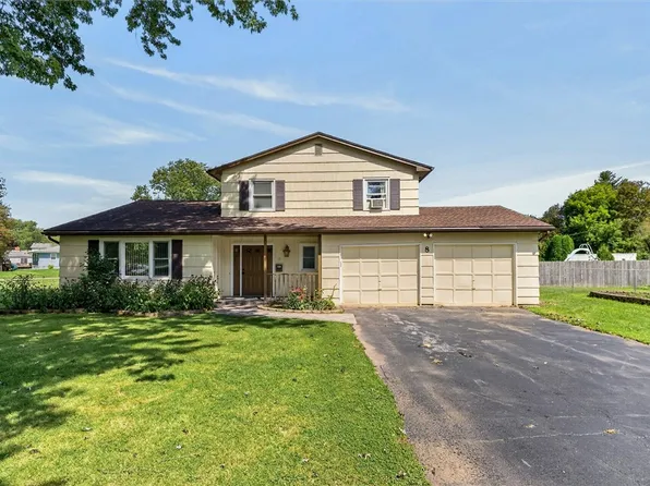 8 Mendota Cir, Rochester, NY 14626