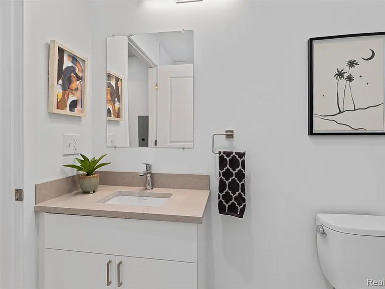 655 W Willis St #304 — Photo 22