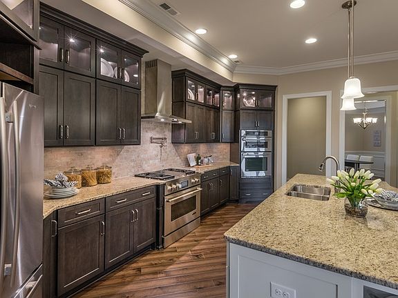 4th image of 15992 Reynolds Dr
