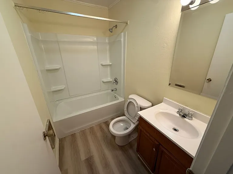 2824 E Memorial Dr — Photo 18