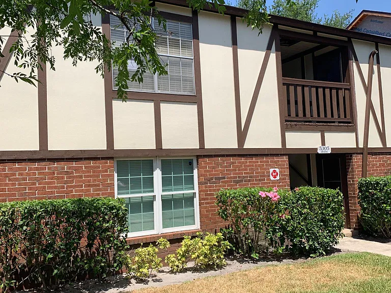 Second floor unit, main entrance