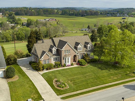 2nd image of 317 Scenic Oak Dr