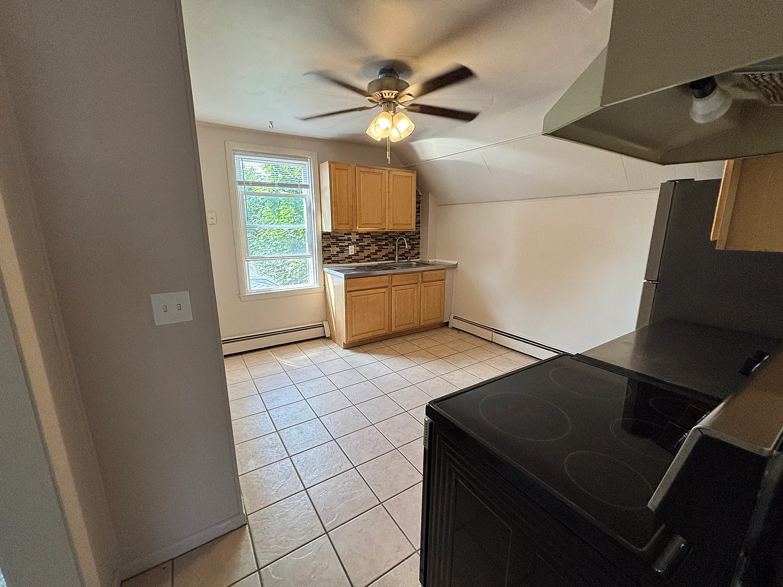 2 bed, 800 sqft, $1,700 — Photo 2