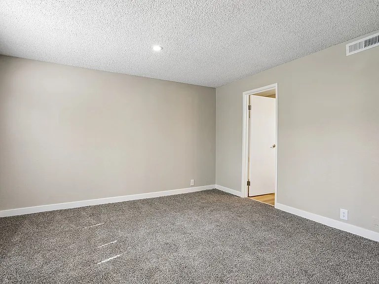 Brighton Place Apartments — Photo 86