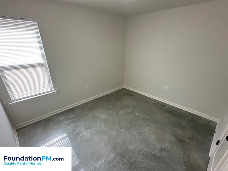 2504 Sl Henry St — Photo 5