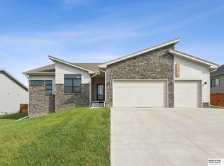 2116 Gindy Dr, Bellevue, NE 68147
