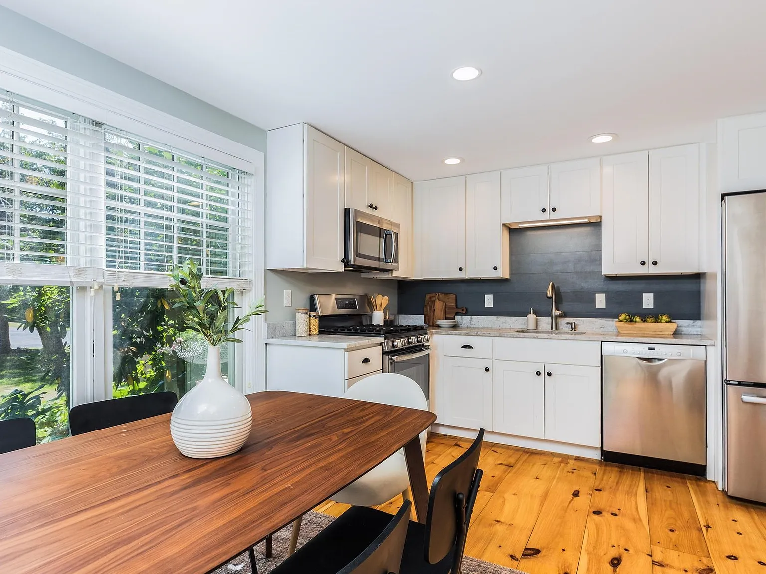 1 bed, 700 sqft, $2,400 — Photo 4