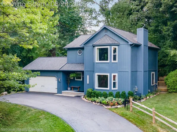 9275 Thendara Blvd, Clarkston, MI 48348