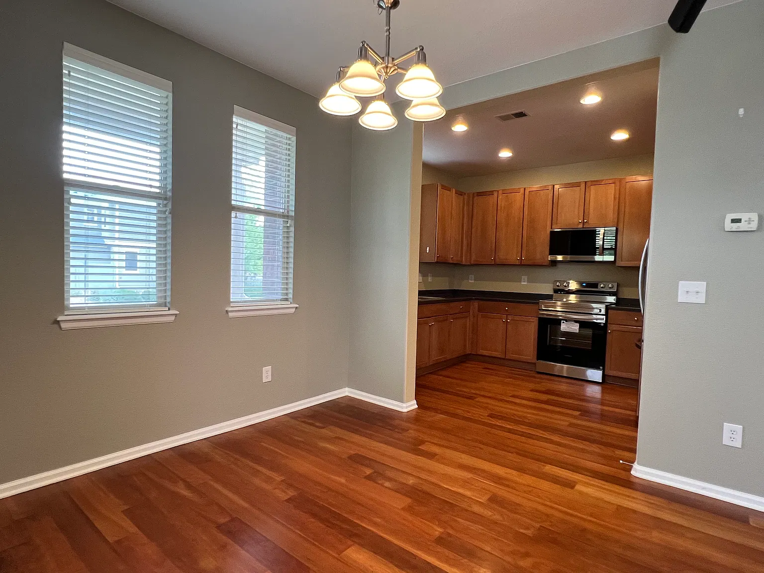 3 bed, 2.5 bath, 1597 sqft, $2,600 — Photo 4