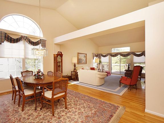 3rd image of 9587 Lake View Dr