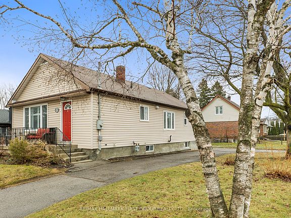 4th image of 107 Maple St W