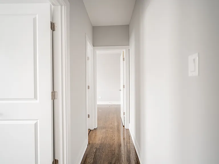 Hallway 5162-2B