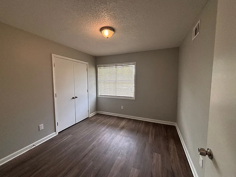 3989 Battlefield Dr — Photo 2