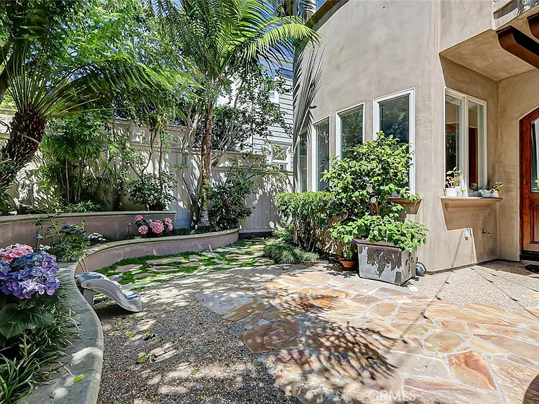 3005 N Poinsettia Ave — Photo 59