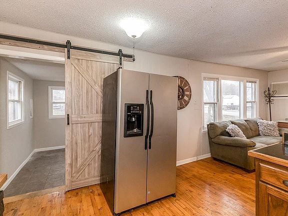 2nd image of 301 E Ottawa St