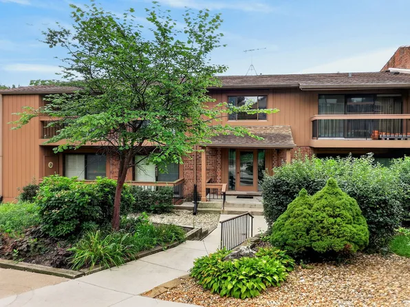 8090 S Garfield Ave APT 3-2, Willowbrook, IL 60527