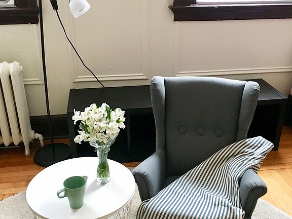 bedroom/living room furnished