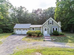 16 Schoolhouse Rd, Amherst, NH 03031