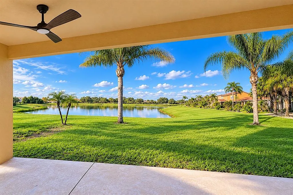 3 bed, 2.5 bath, 2574 sqft, $2,695 — Photo 3