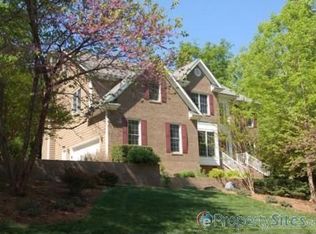203 Wyndham Dr, Chapel Hill, NC 27516