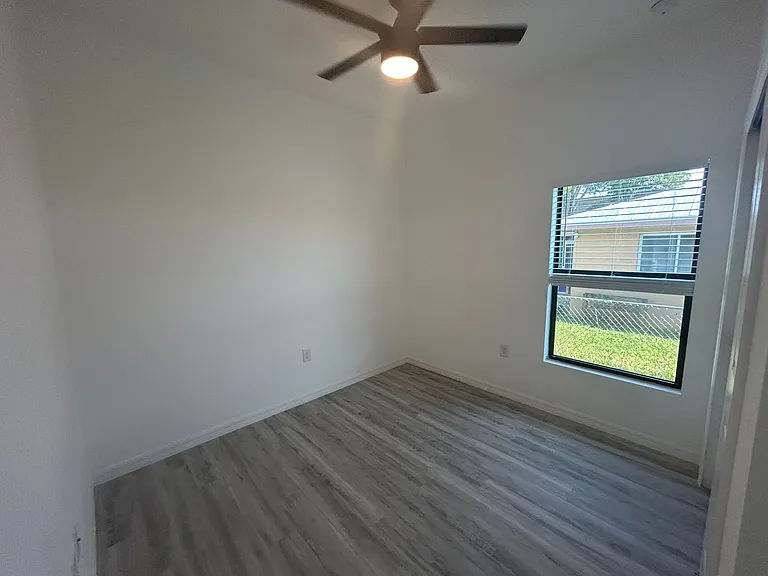 316-318 SE 16 Place — Photo 10