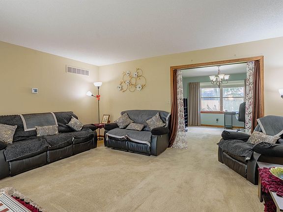 5th image of 905 Stahl Ct
