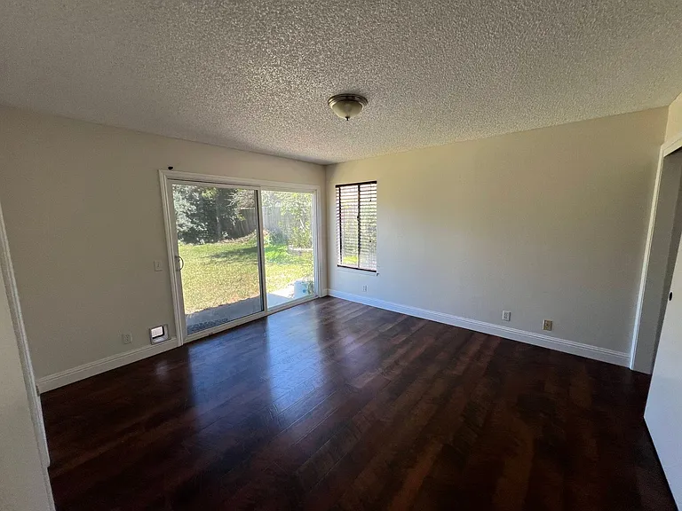 406 Coronado Dr — Photo 15