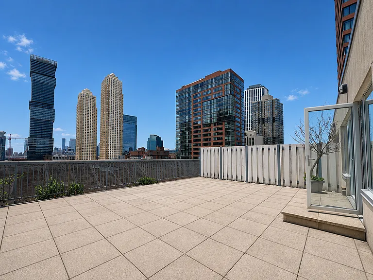 150 Bay Street — Photo 13