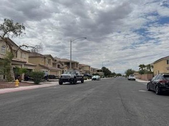 Exterior Neighborhood (street photo)