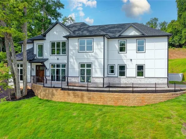 1238 Bloomsbury Ln, Gainesville, GA 30501