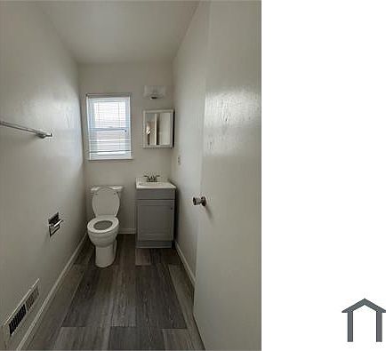 4th image of 2032 N Capitol Ave APT 2