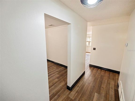 5th image of 648 Sherwood Dr