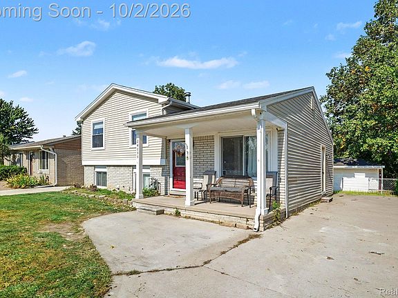 2nd image of 24055 Manila St
