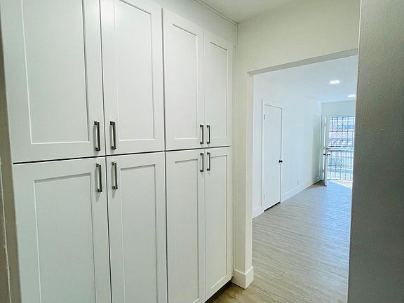 4th image of 1045 N Edinburgh Ave APT 2