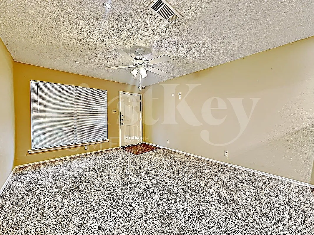 3 bed, 2.0 bath, 1156 sqft, $1,735 — Photo 4
