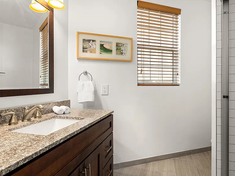 7038 Pacific View Dr — Photo 19