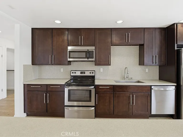 14115 Moorpark St — Photo 10