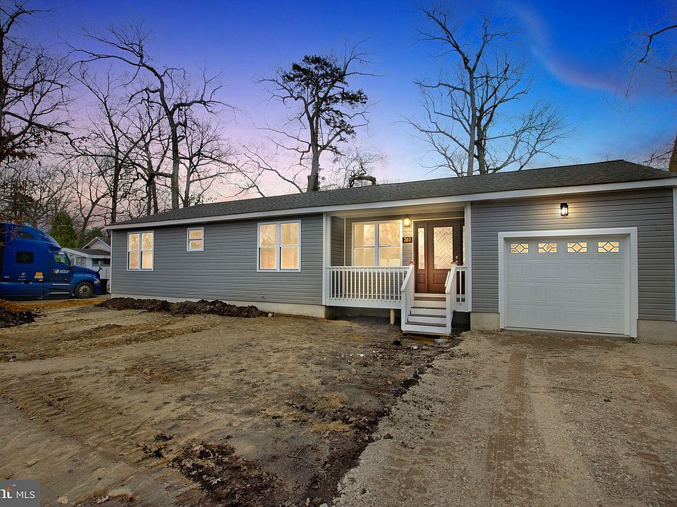 1st image of 365 Dennis Ave