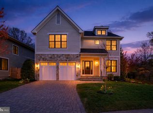 2421 N Buchanan St, Arlington, VA 22207