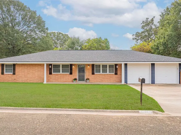 2828 Darwin St, Kilgore, TX 75662