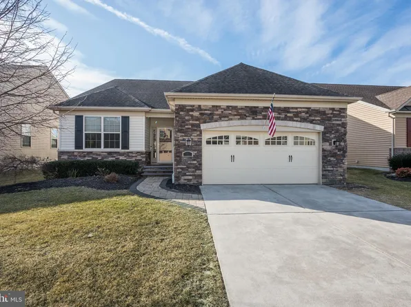 18 Genova Dr, West Berlin, NJ 08091