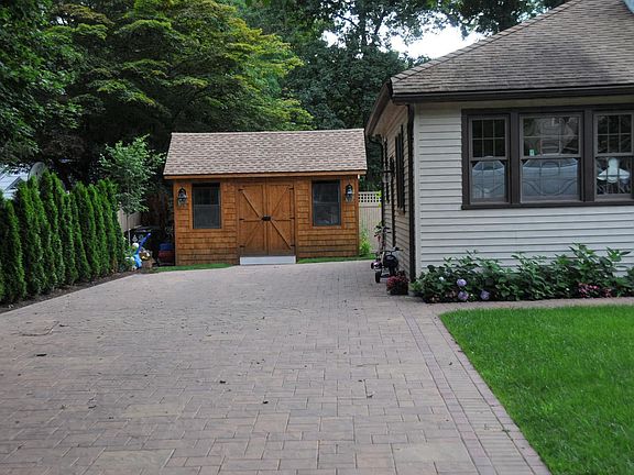 Parking space ( fits 6-8 cars)