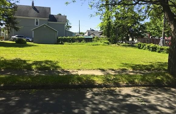 1st image of 459 Oak St