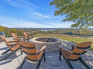 2202 Darks Mill Rd, Columbia, TN 38401