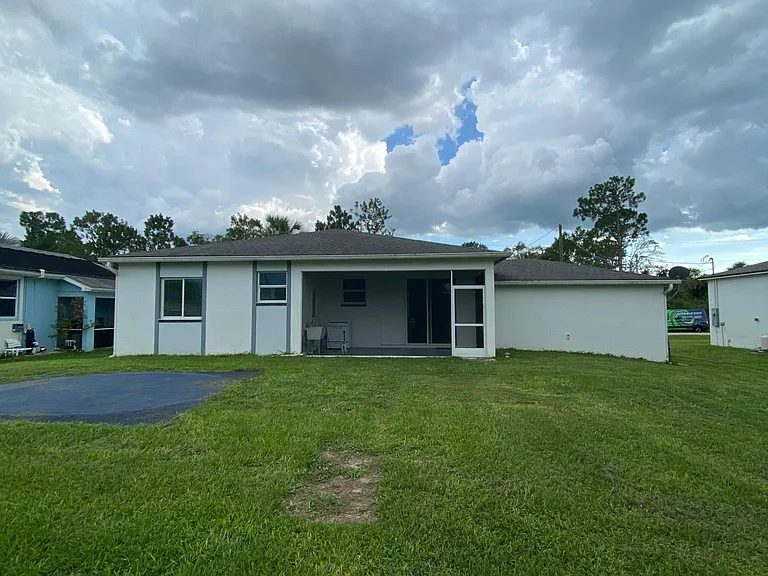 715 Connecticut Ln — Photo 3