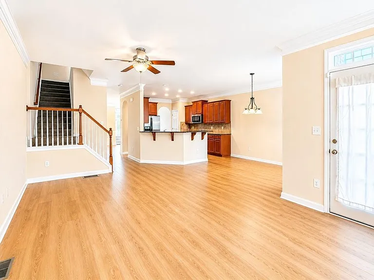 6065 Cameron Pointe — Photo 8