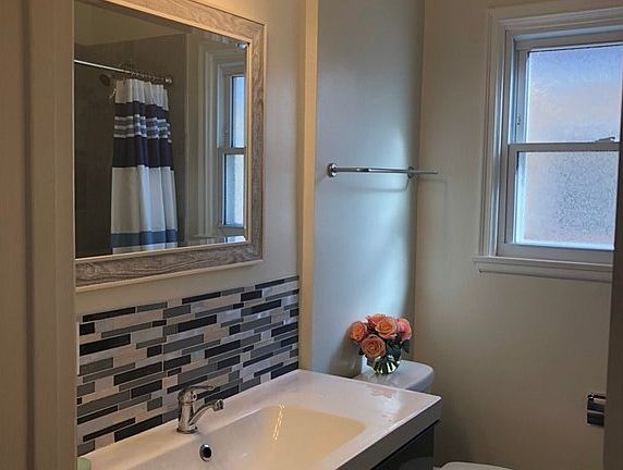 4th image of 6915 Babcock Ave