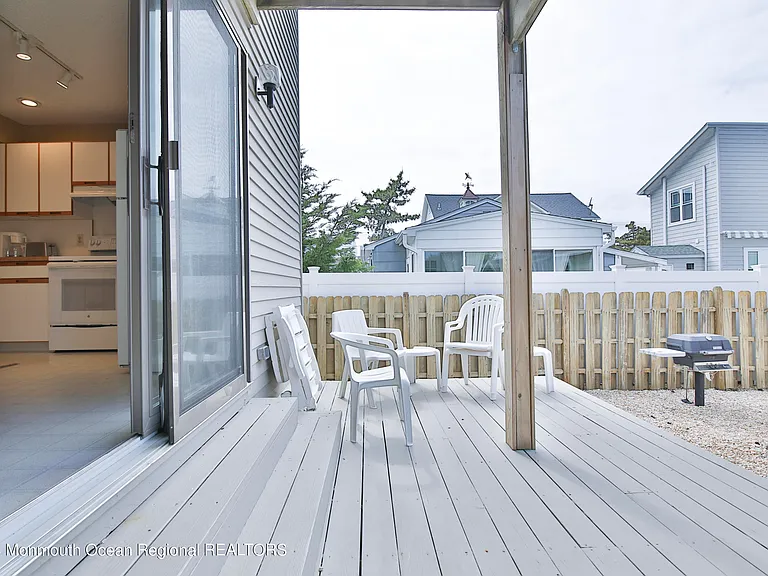 21 Brown Ave — Photo 28