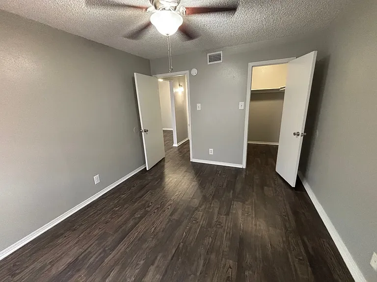 Edinburg Place Apartments — Photo 49